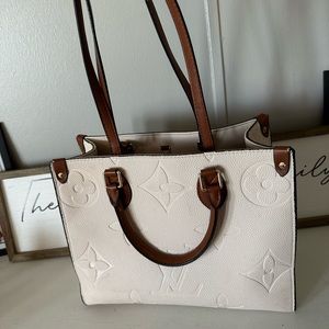 Cream/white INSPIRED purse!